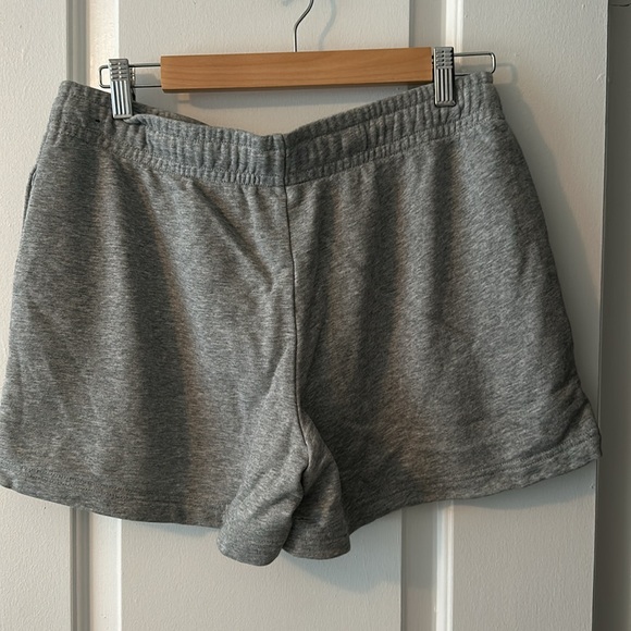Nike women knit grey shorts size M - Picture 4 of 4